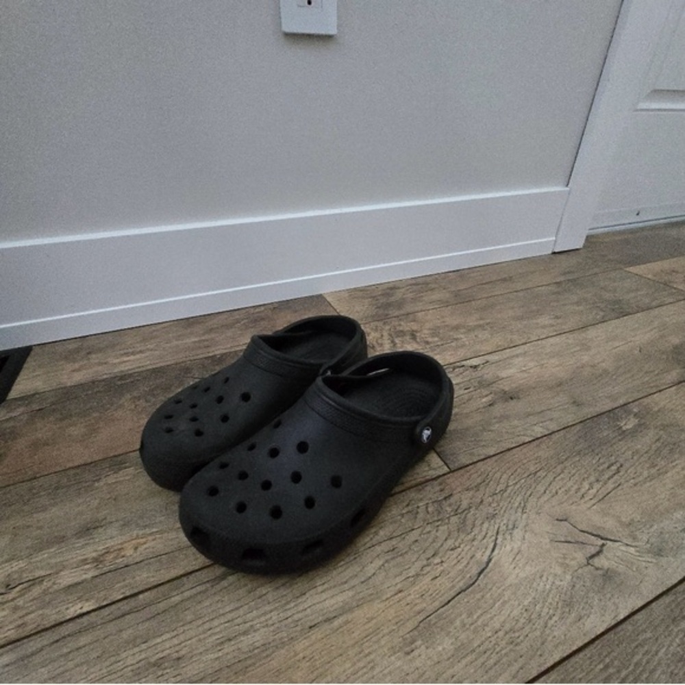 Blue crocs  size 8 for men and 10 for women